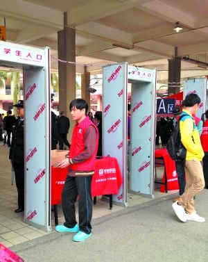 廣工大學校區招聘會設置三道安檢門實行100%安檢[圖]