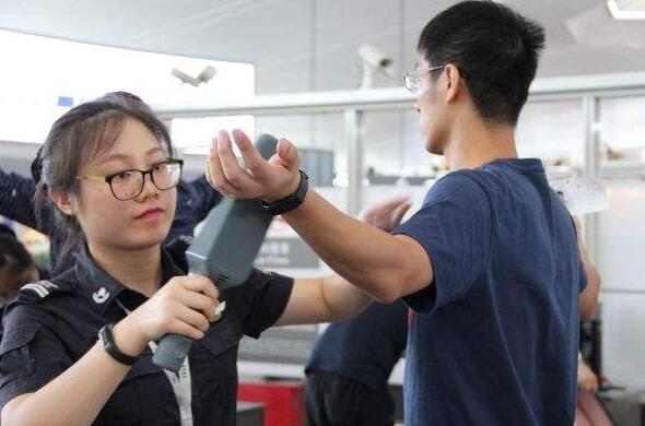 堅守空防安全，安檢門通道工作忙！